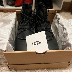 Brand New Ugg Classic Rising Toggle winter boots sz 8